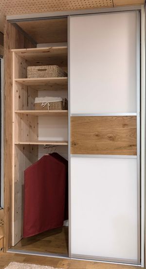 Schrank in Zirbenholz