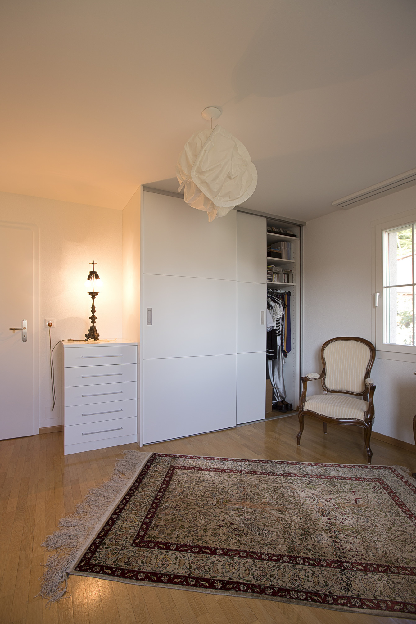 Schrank mit Schiebetüren im Arbeitszimmer für SIE