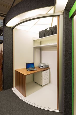 Runde Schiebetür als Arbeitsschrank oder Büroschrank 