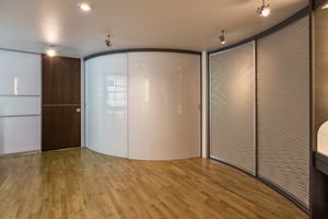 Schiebetüren rund gebogen nach aussen oder innen im AUF&ZU-Rundzimmer