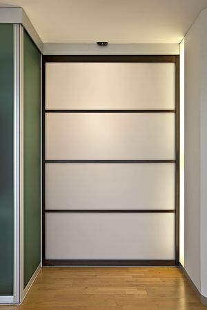 Durchgangstüre als Schiebetüre mit Motor - Bewegungsmelder öffen die Schiebetüre, die in der Wand verschwindet 