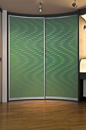 Rund gebogene Schiebetüren mit Tapete in Zick-Zack-Motiv grün 